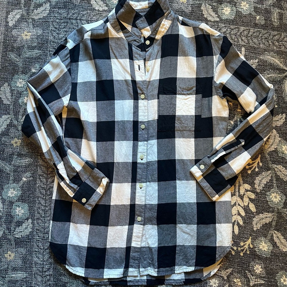Old navy button up shirt